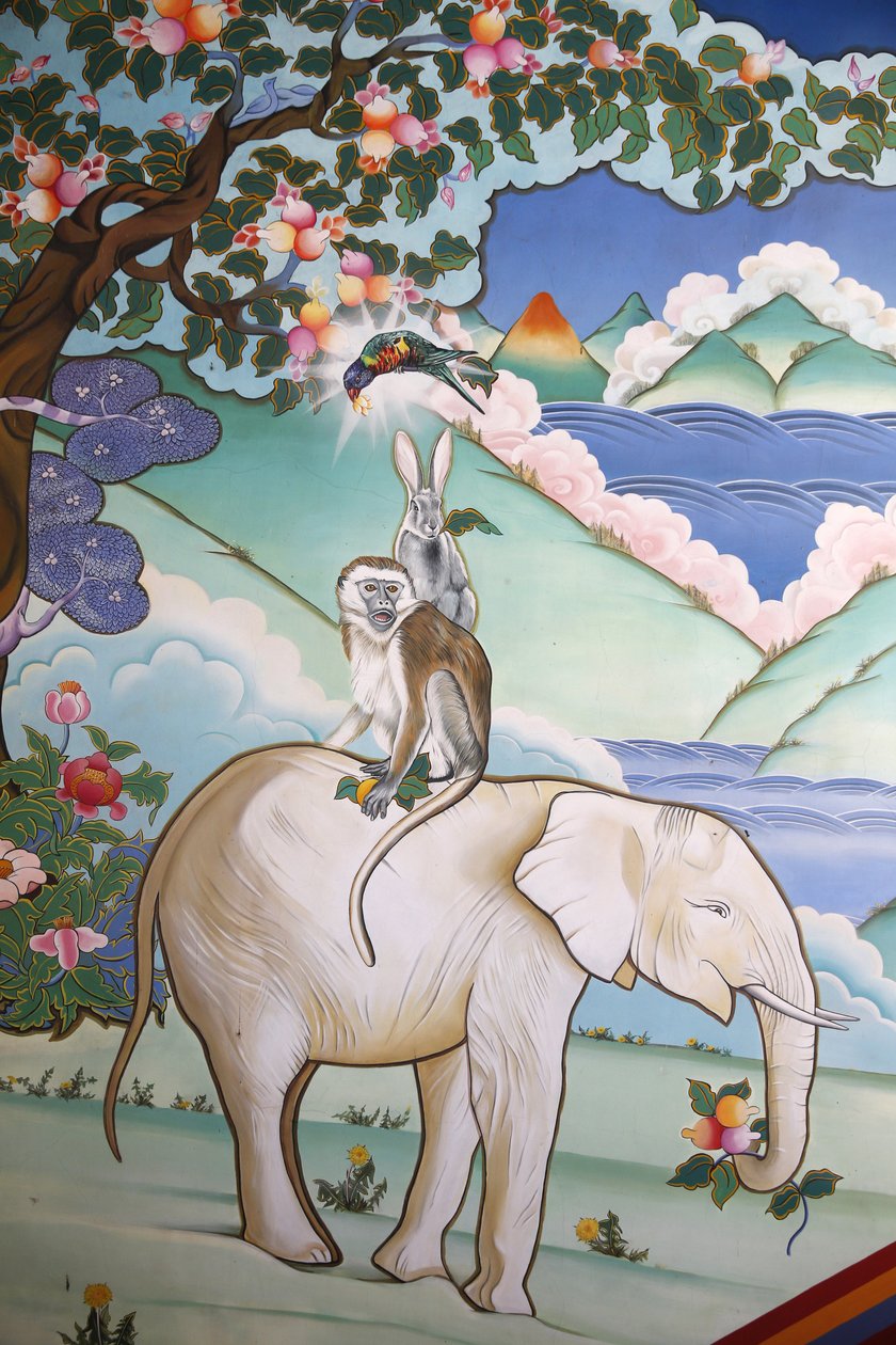 Tuhannen buddhan temppeli Dashang Kagyu Lingin seurakunta Kuvaus neljästä harmonisesta ystävästä: elefantista, apinasta, kanista ja fasaanista, La Boulaye, Ranska tekijältä Unbekannt