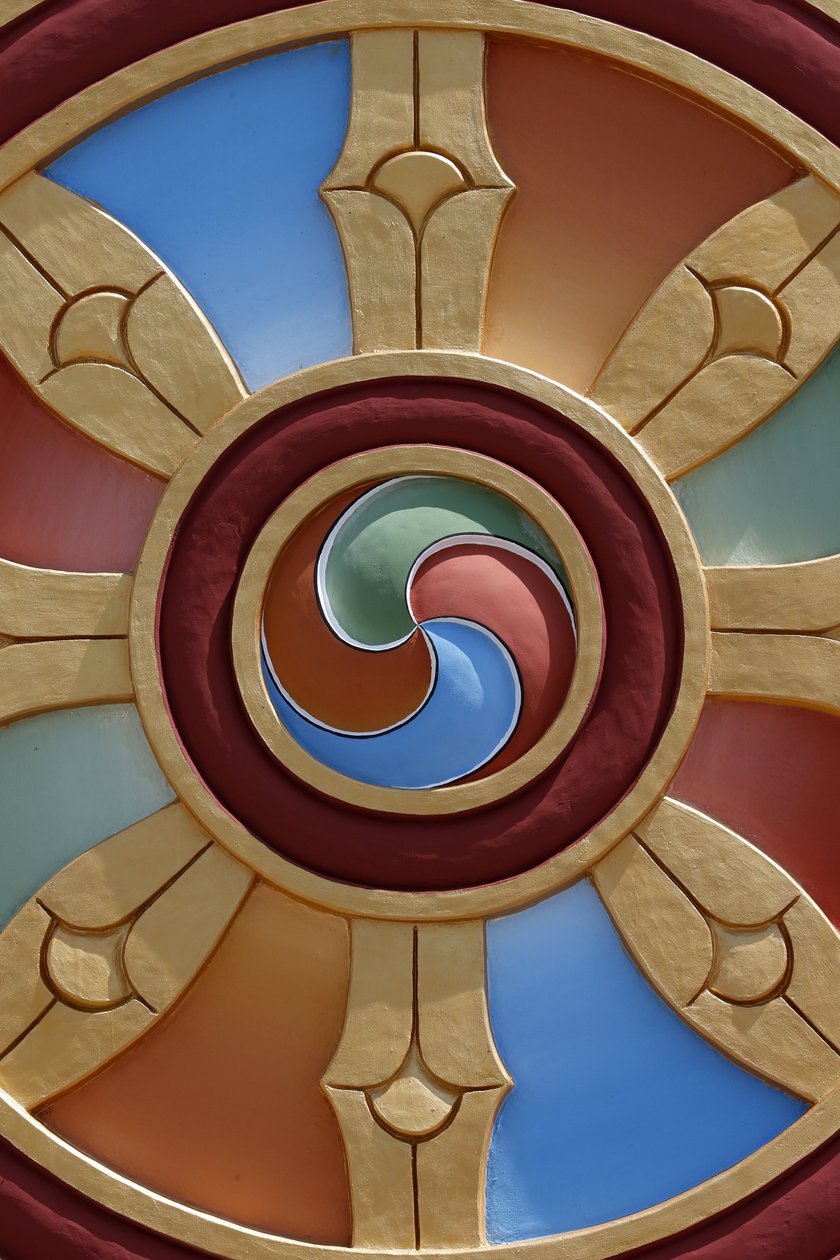 Tuhansien Buddhan temppeli. Dashang Kagyu Ling -seurakunta. Dharma-pyörä, La Boulaye, Ranska tekijältä Unbekannt