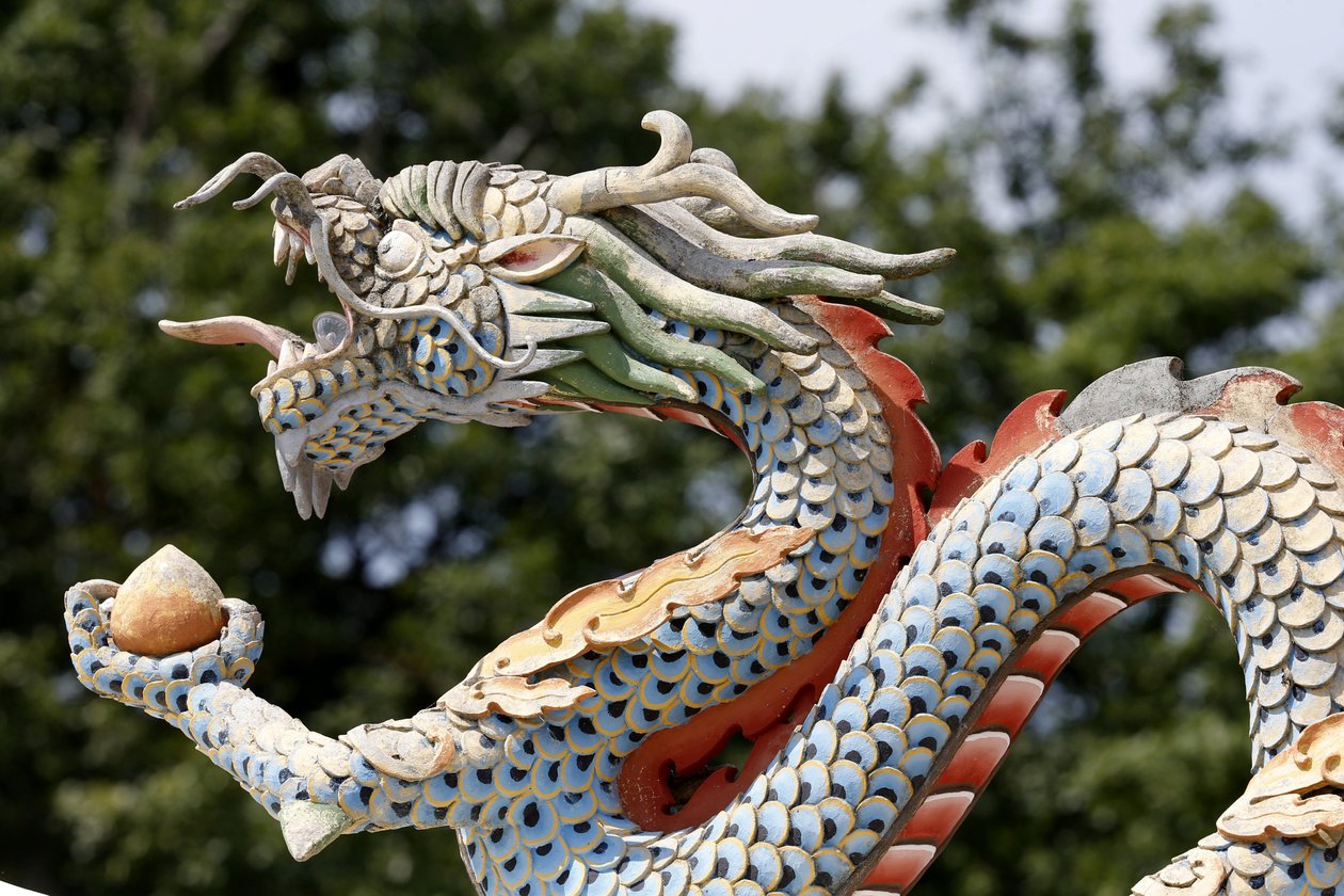 Tuhansien Buddhan temppeli. Dashang Kagyu Ling -seurakunta. Dragon, La Boulaye, Ranska tekijältä Unbekannt