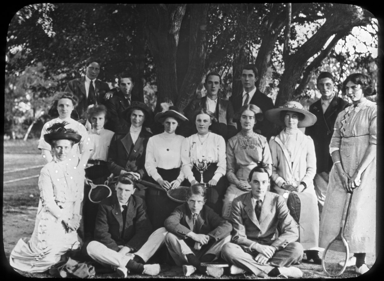 Tennisryhmämuotokuva, 1800-luvun loppu tai 1900-luvun alku tekijältä Unbekannt