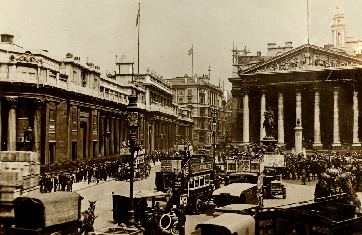 The Bank of England ja Royal Exchange, Lontoo, vuonna 1910. tekijältä Unbekannt