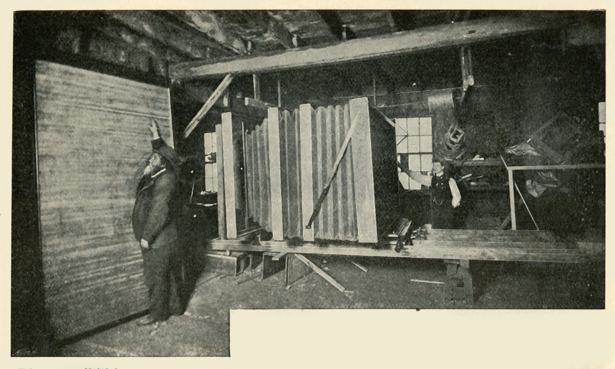 Kamera työpajassa - näyttää lautastelineen koon, 1901. tekijältä Unbekannt