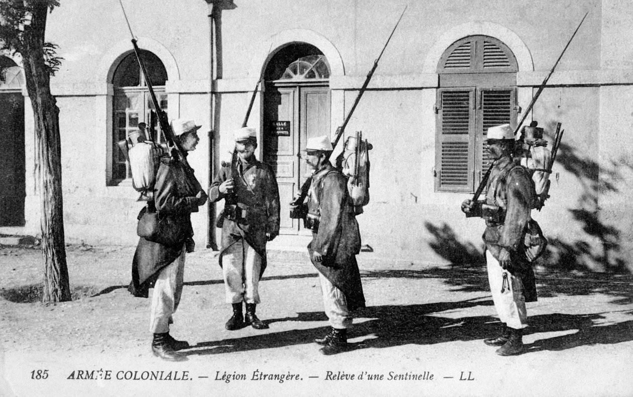 Vartijan vaihto, Ranskan muukalaislegioona, vuodelta 1910 tekijältä Unbekannt