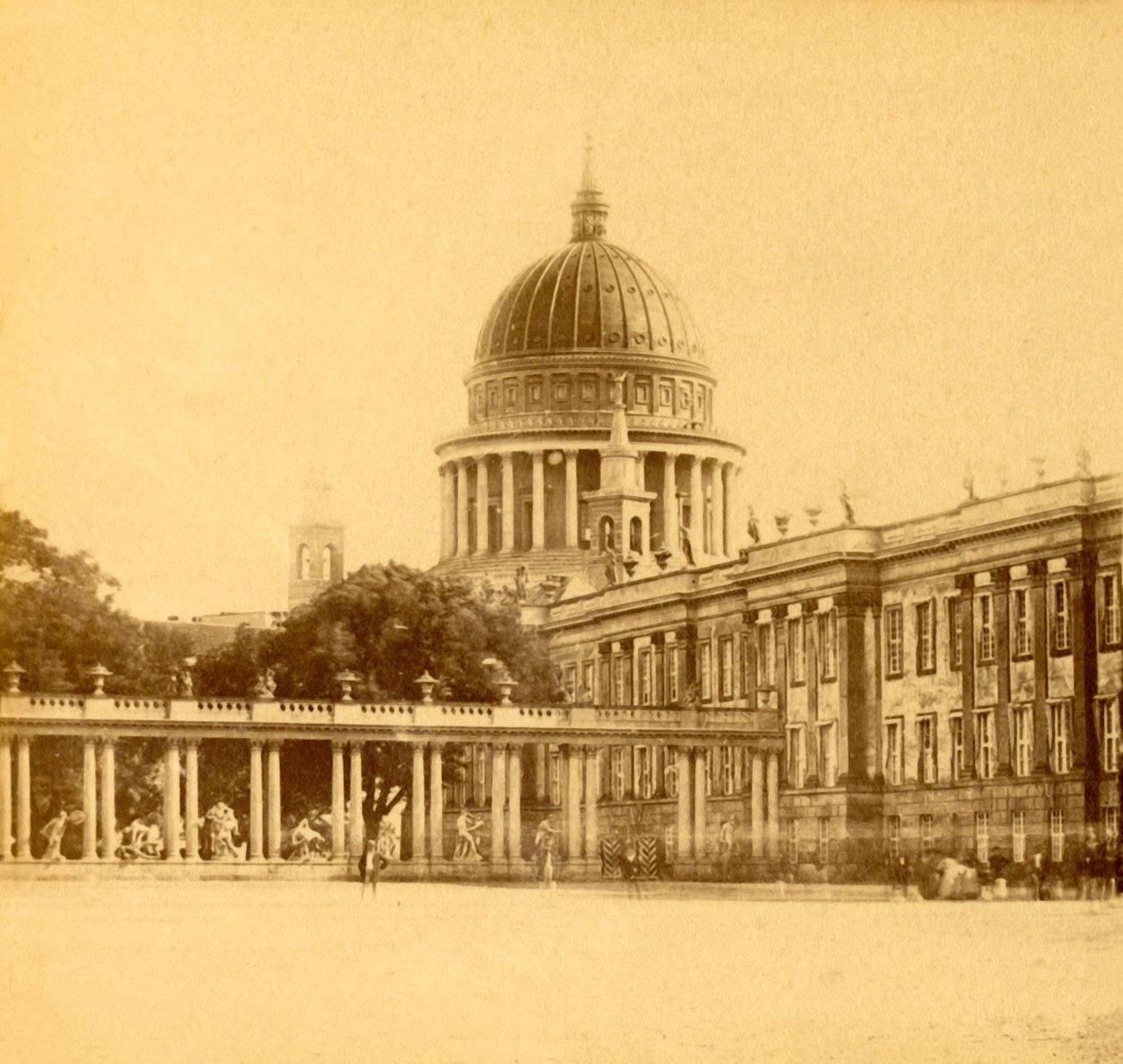 Kaupungin palatsi ja Pyhän Nikolauksen kirkko, Potsdam, Saksa, vuosi 1900. tekijältä Unbekannt