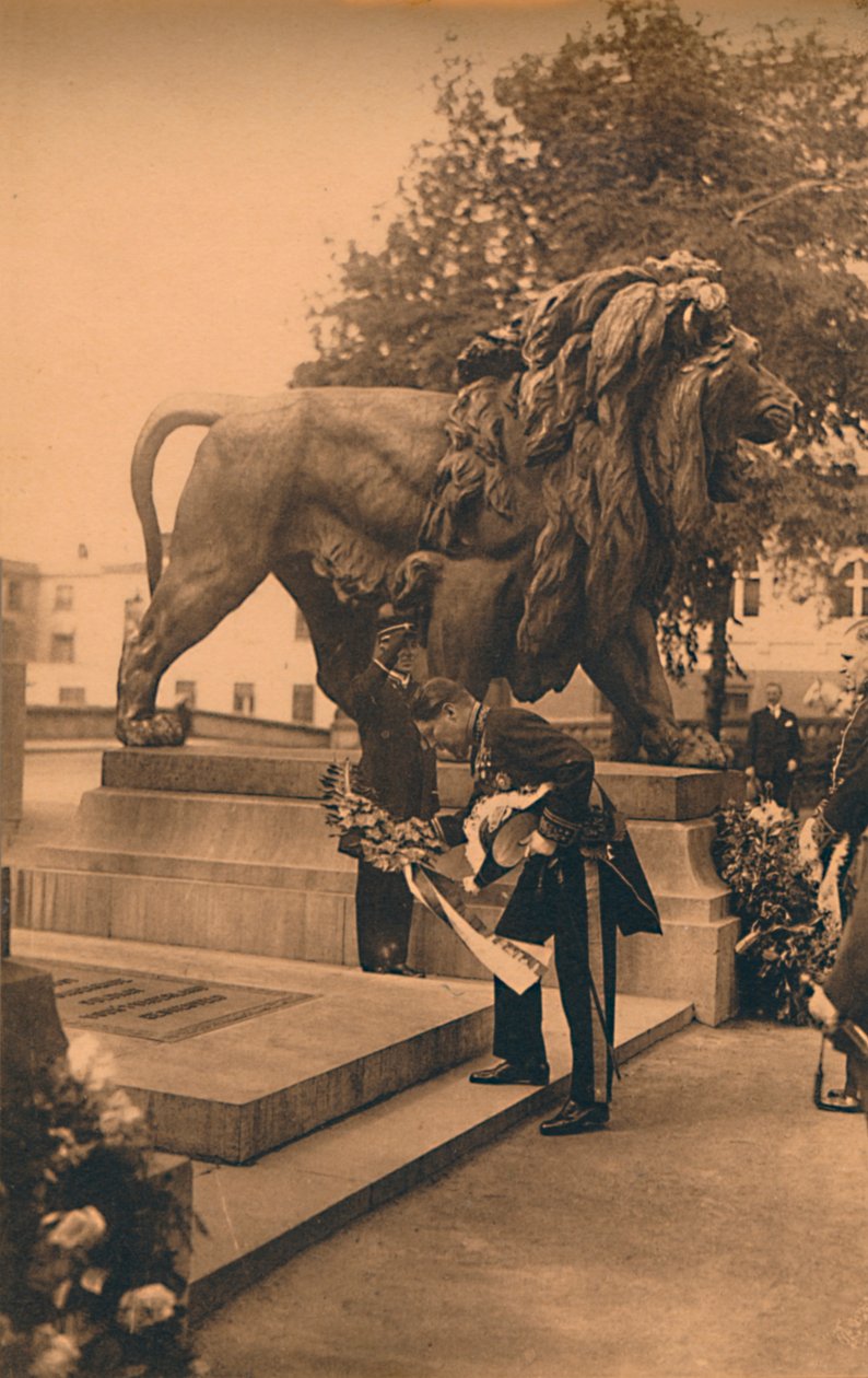 Kuuban ministeri laskee seppeleen kunnioituksena tuntemattomalle belgialaiselle sotilaalle Brysselissä, Belgiassa, 1927. tekijältä Unbekannt