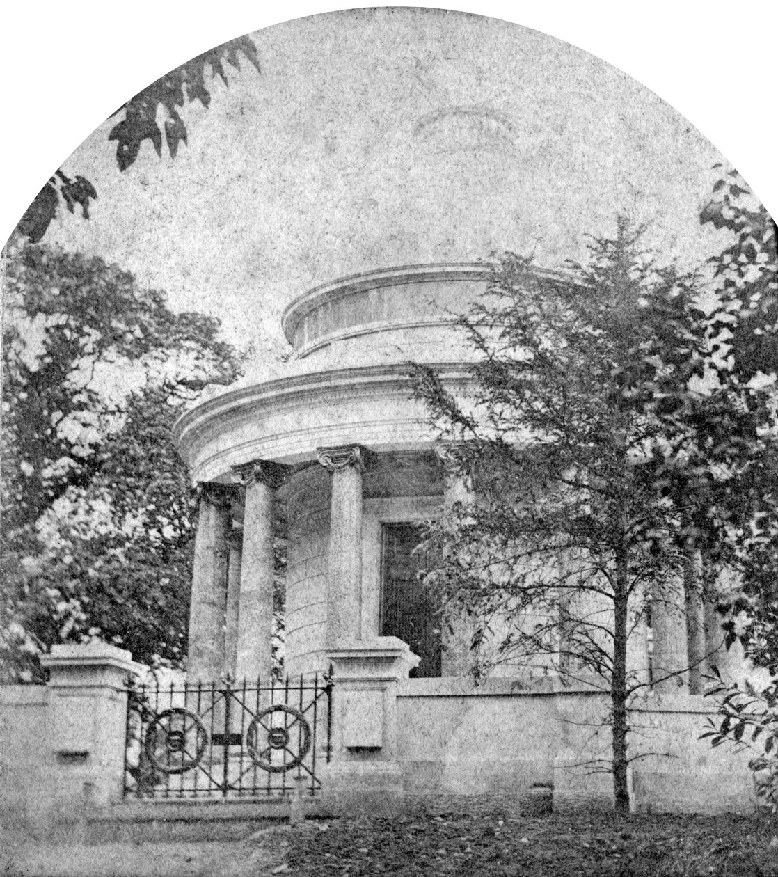 Kentin herttuatar mausoleumi, Frogmore House, Berkshire, 1800-luvun loppu tekijältä Unbekannt