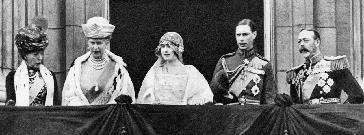 Yorkin herttua ja herttuatar Buckinghamin palatsissa häiden jälkeen, huhtikuussa 1923 tekijältä Unbekannt