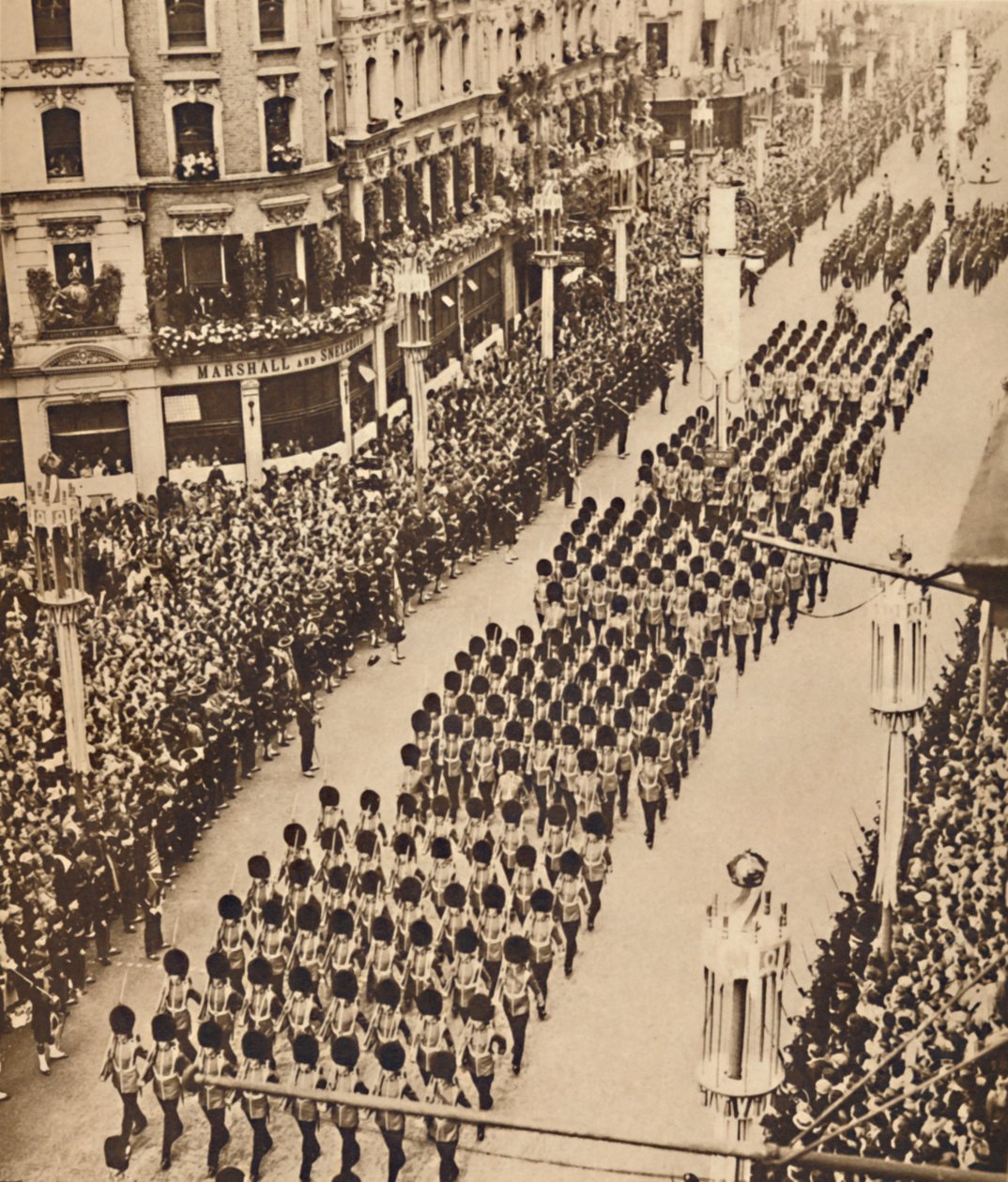 Guards Oxford Streetillä, 12. toukokuuta 1937 tekijältä Unbekannt