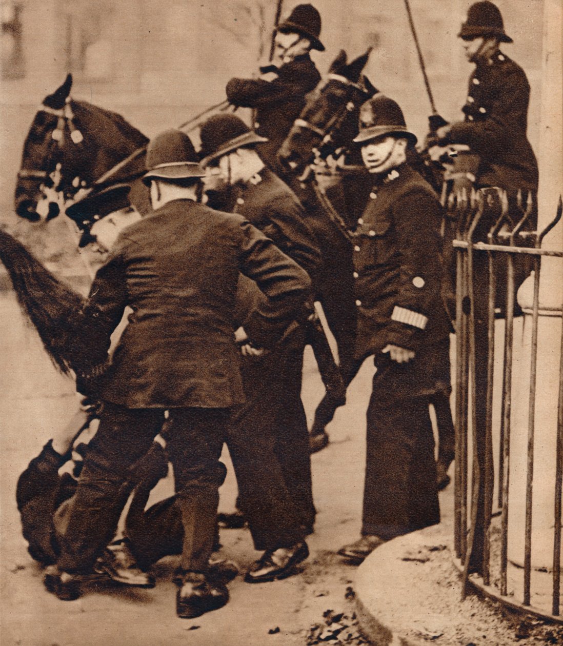 Nälkämarssilaiset, 1932, 1938. tekijältä Unbekannt
