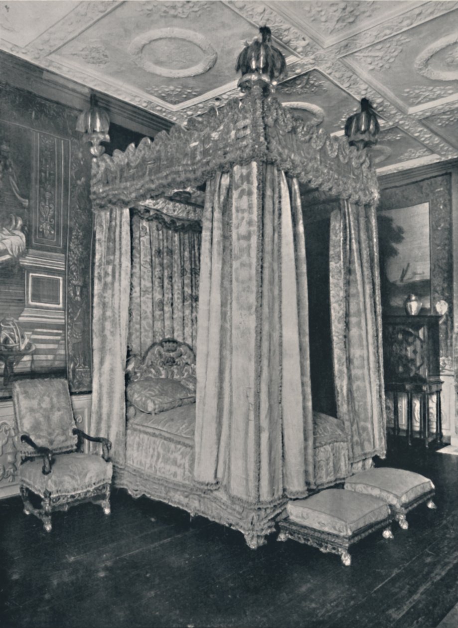 Kings Bedroom Knolessa. Bedstead Made for James I, 1928 tekijältä Unbekannt