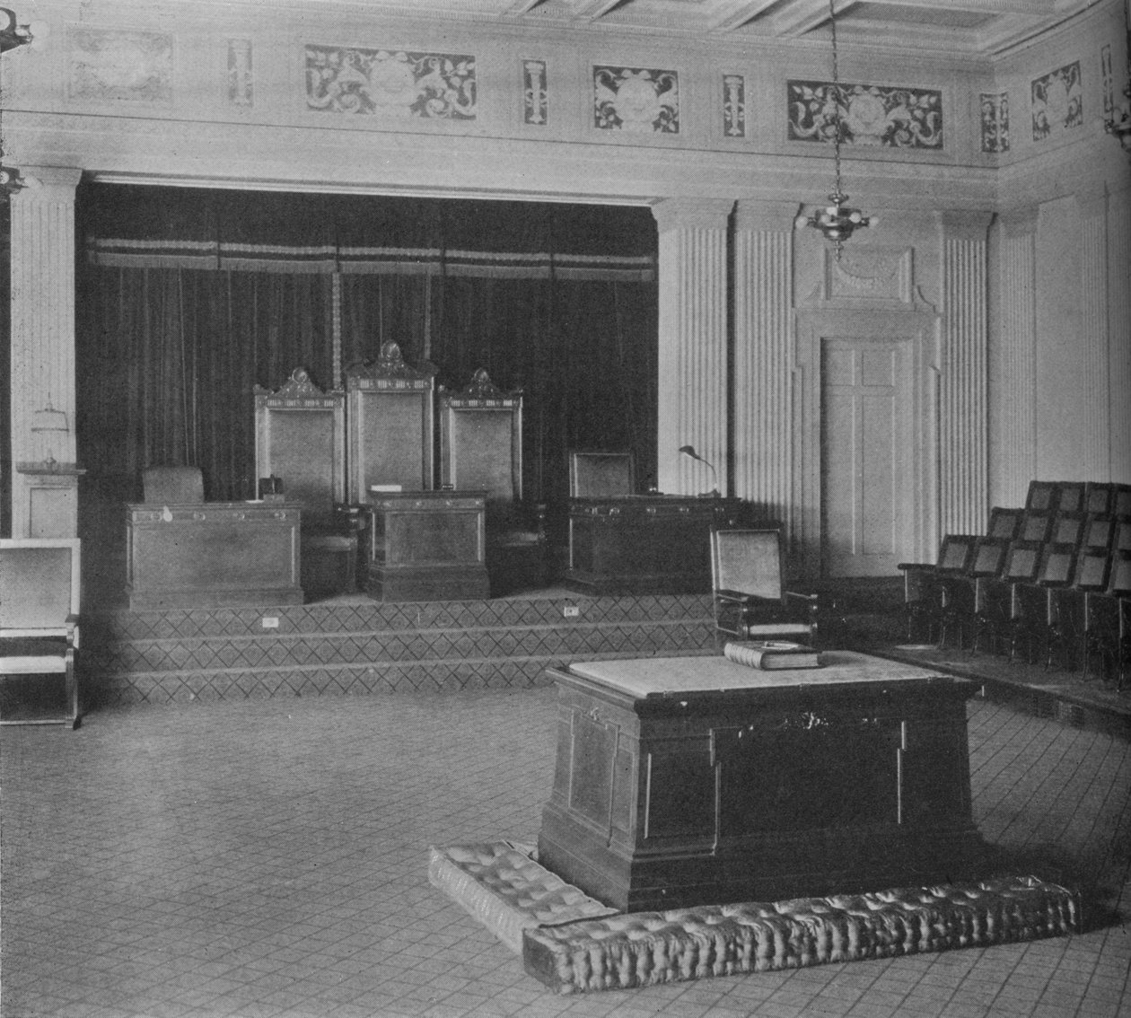 Lodge Room, jossa koristeellinen friisi, vapaamuurarien temppeli, Birmingham, Alabama, 1924 tekijältä Unbekannt