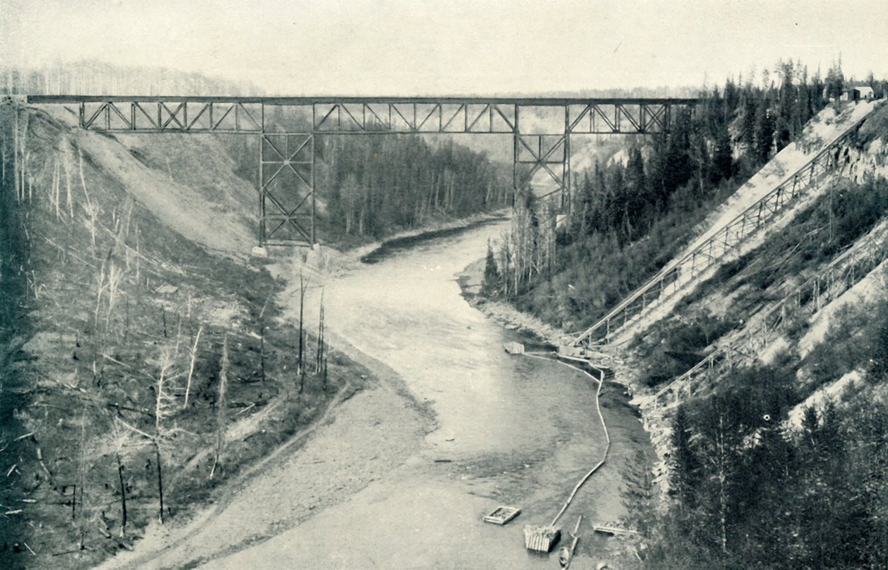 Kalliovuorten itäpuolella oleva korkein silta, 1922. tekijältä Unbekannt