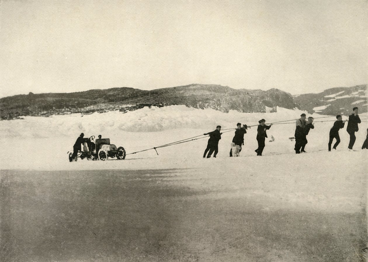 Moottoriajoneuvo pehmeässä lumessa, laivan paluun jälkeen, c1908, 1909. tekijältä Unbekannt