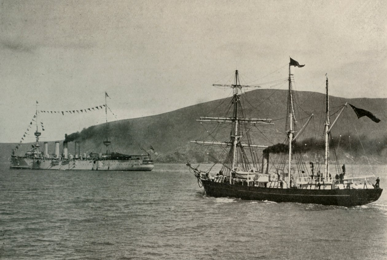 Nimrod ohittaa H.M.S. Tehokas,...Lytteltonin satamassa, 1. tammikuuta 1908, 1909. tekijältä Unbekannt
