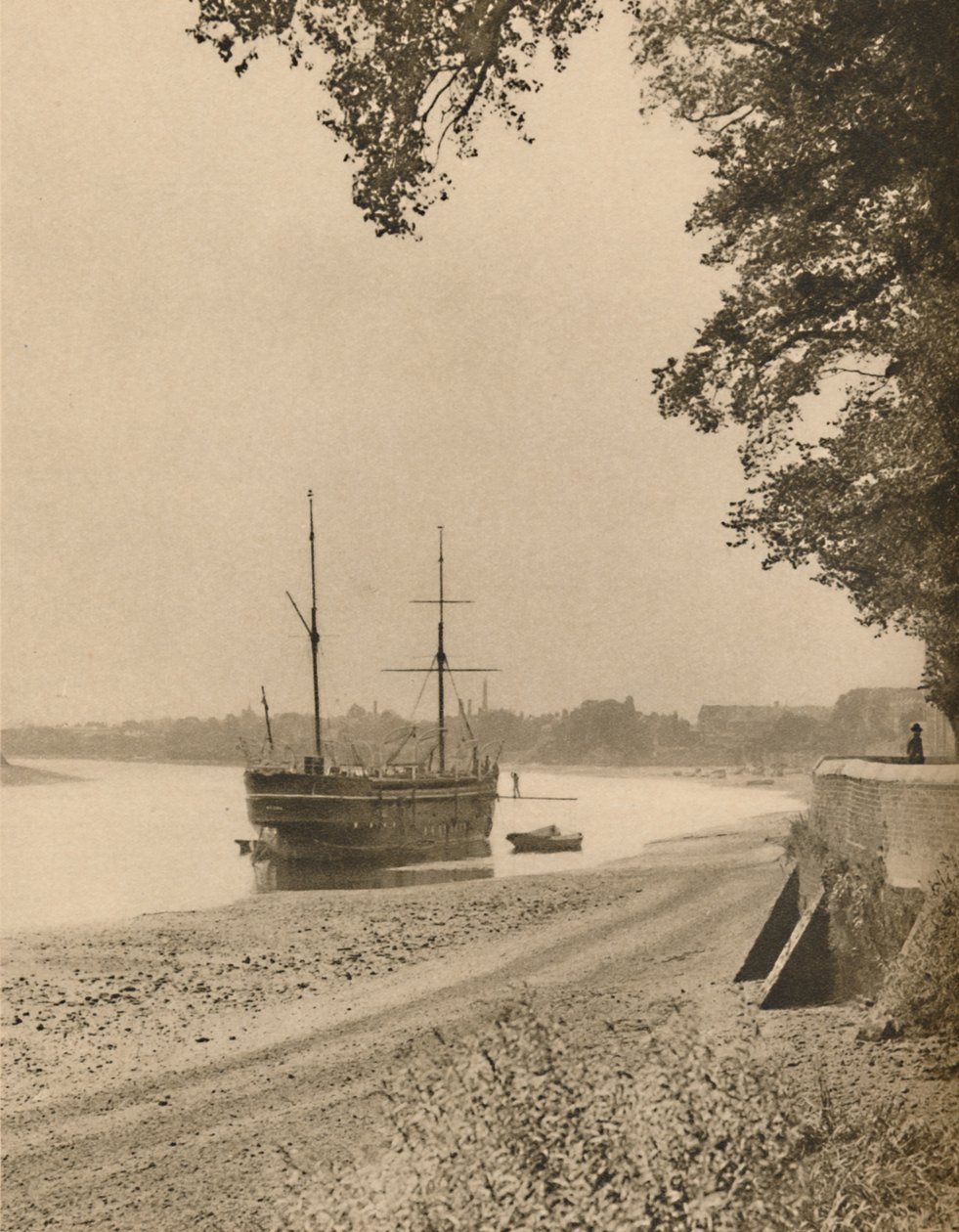 Vanha haikara kiinnityspaikoillaan Chiswick Mallin ulkopuolella, vuodelta 1935. tekijältä Unbekannt