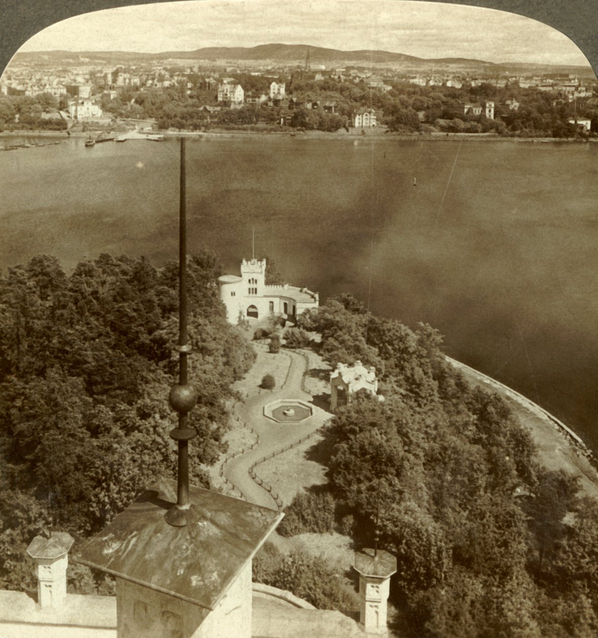 Oscarshal Royal Gardens ja Christiania, Chateausta, Norjasta, vuodelta 1905. tekijältä Unbekannt