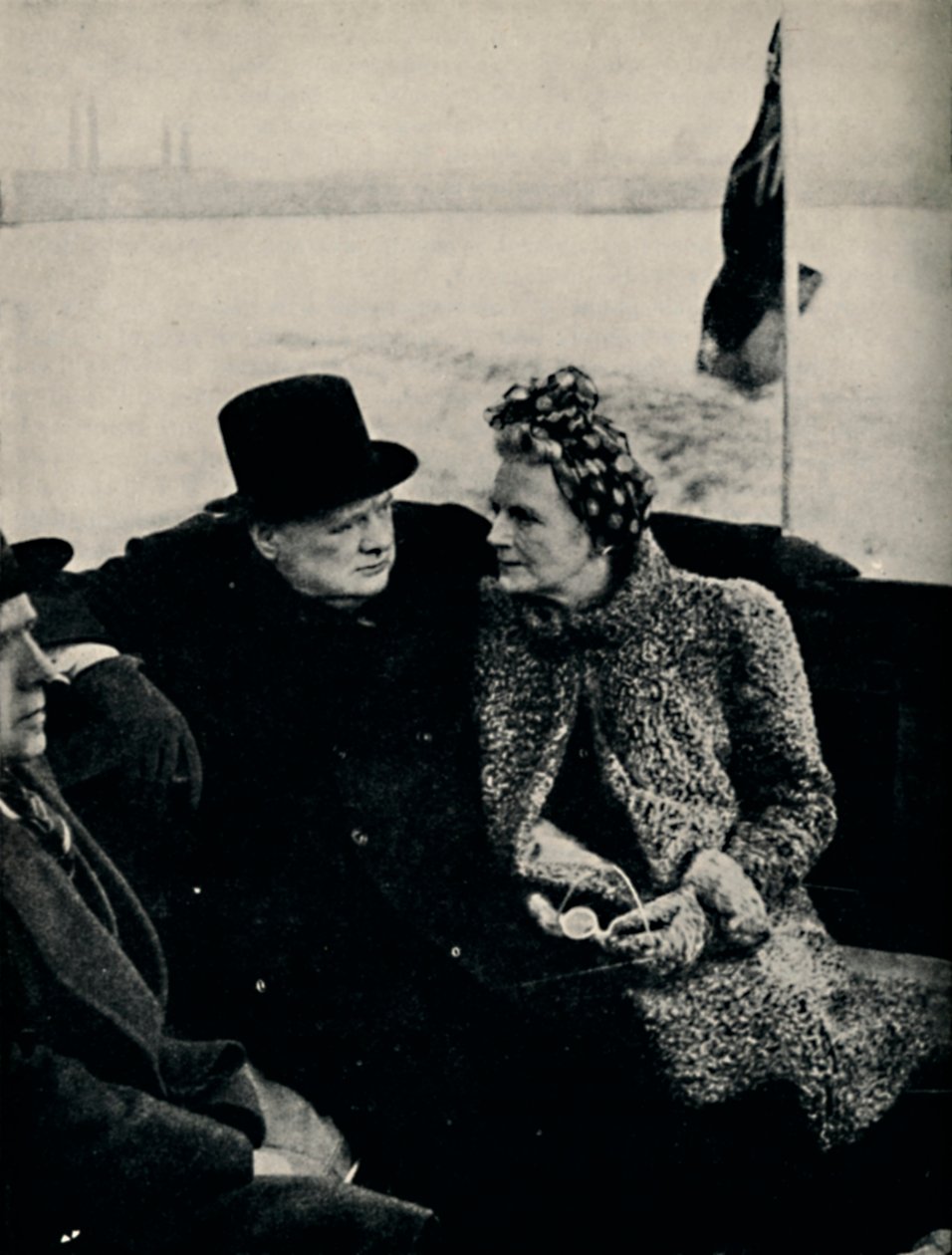 Pääministeri vierailee Lontoon telakoilla, c 1940, 1945. tekijältä Unbekannt