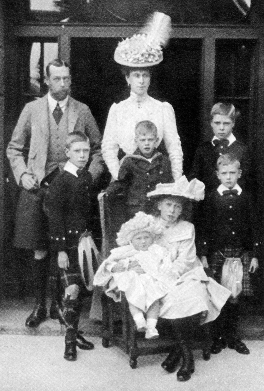 Walesin prinssi ja prinsessa ja heidän lapsensa, Abergeldie, Skotlanti, 1906 tekijältä Unbekannt
