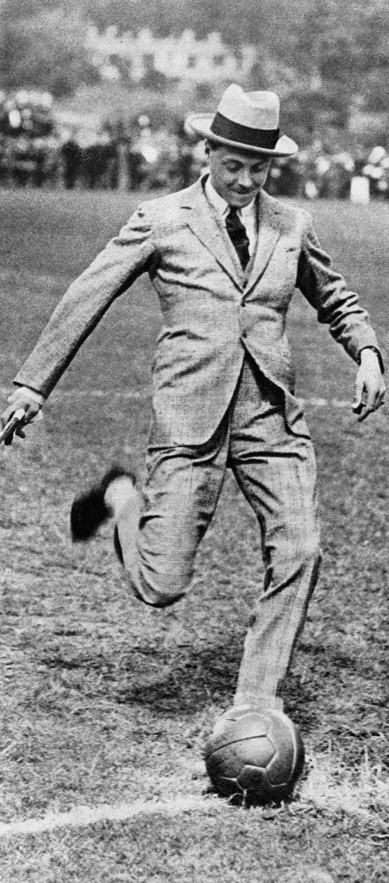 Walesin prinssi aloitti Spurs-Fulham-jalkapallo-ottelun, 1921 tekijältä Unbekannt