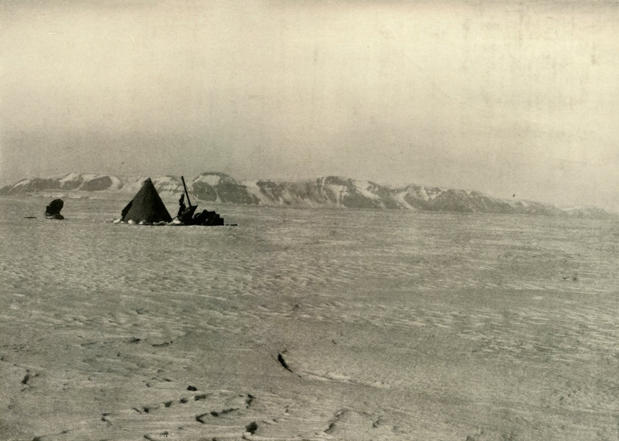 Queen Alexandra Range Kuvattu matkalla alas jäätikölle, c1908, 1909 tekijältä Unbekannt