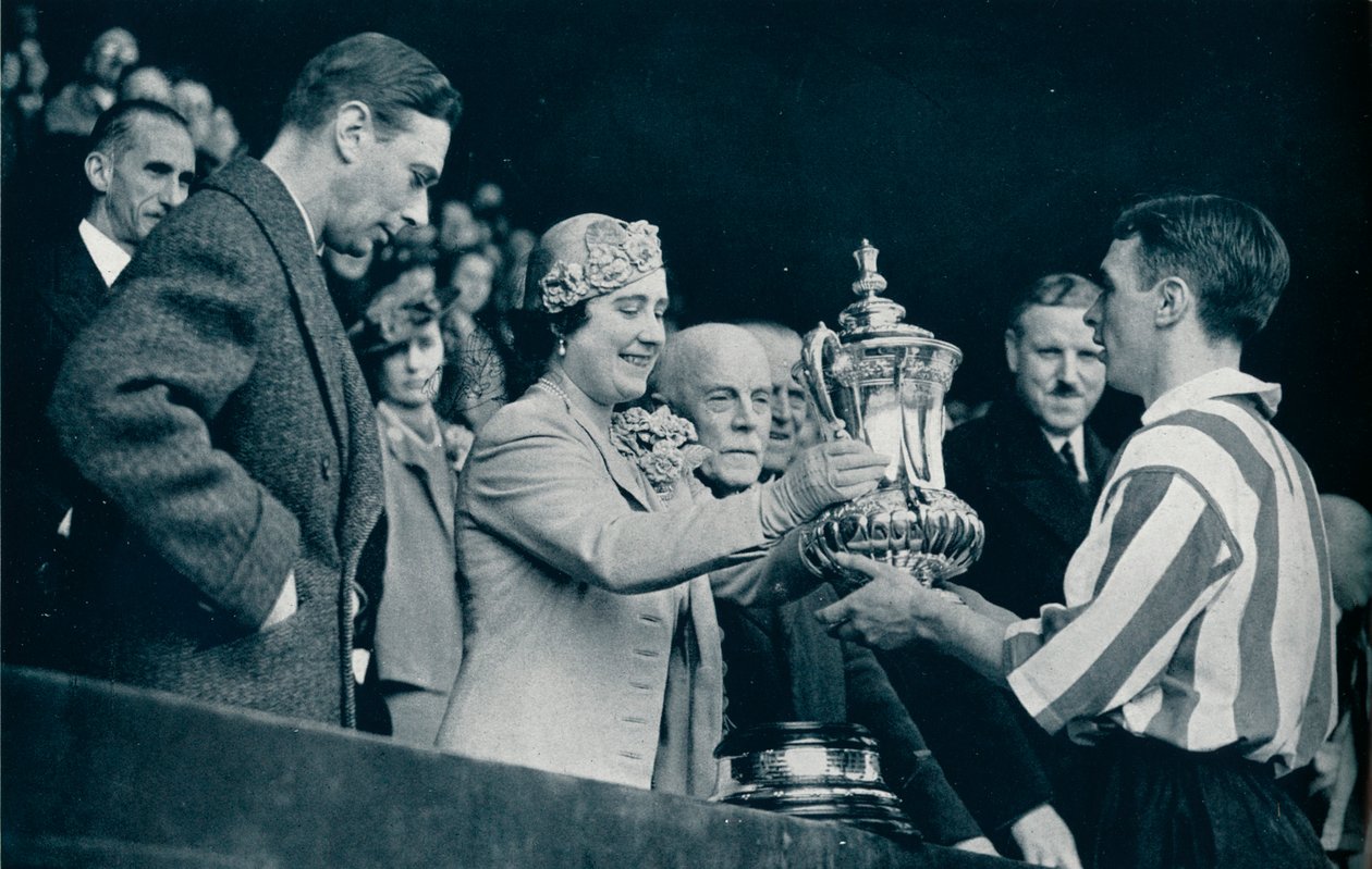 Kuningatar esittelee Cupin, 1937 tekijältä Unbekannt
