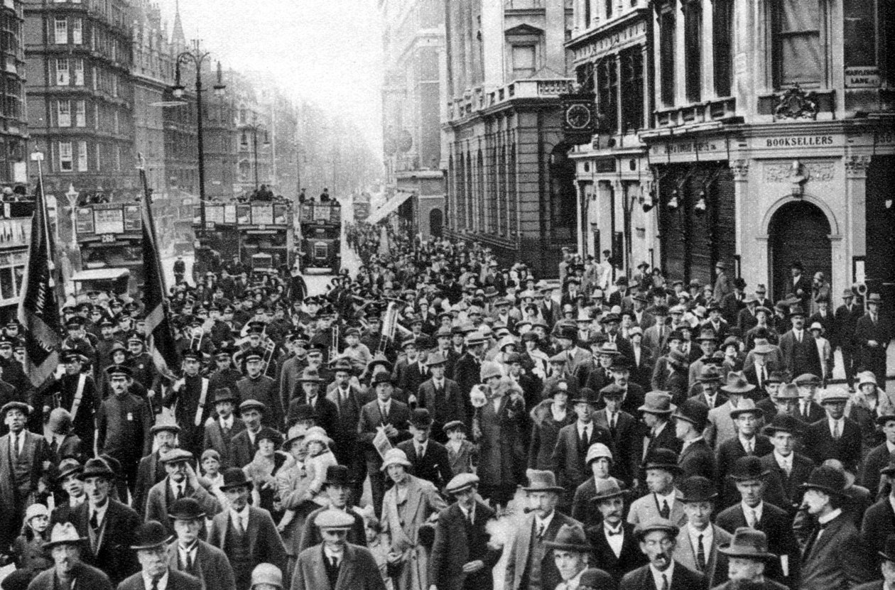 Pelastusarmeija marssi Oxford Streetillä Lontoossa, 1926-1927 tekijältä Unbekannt