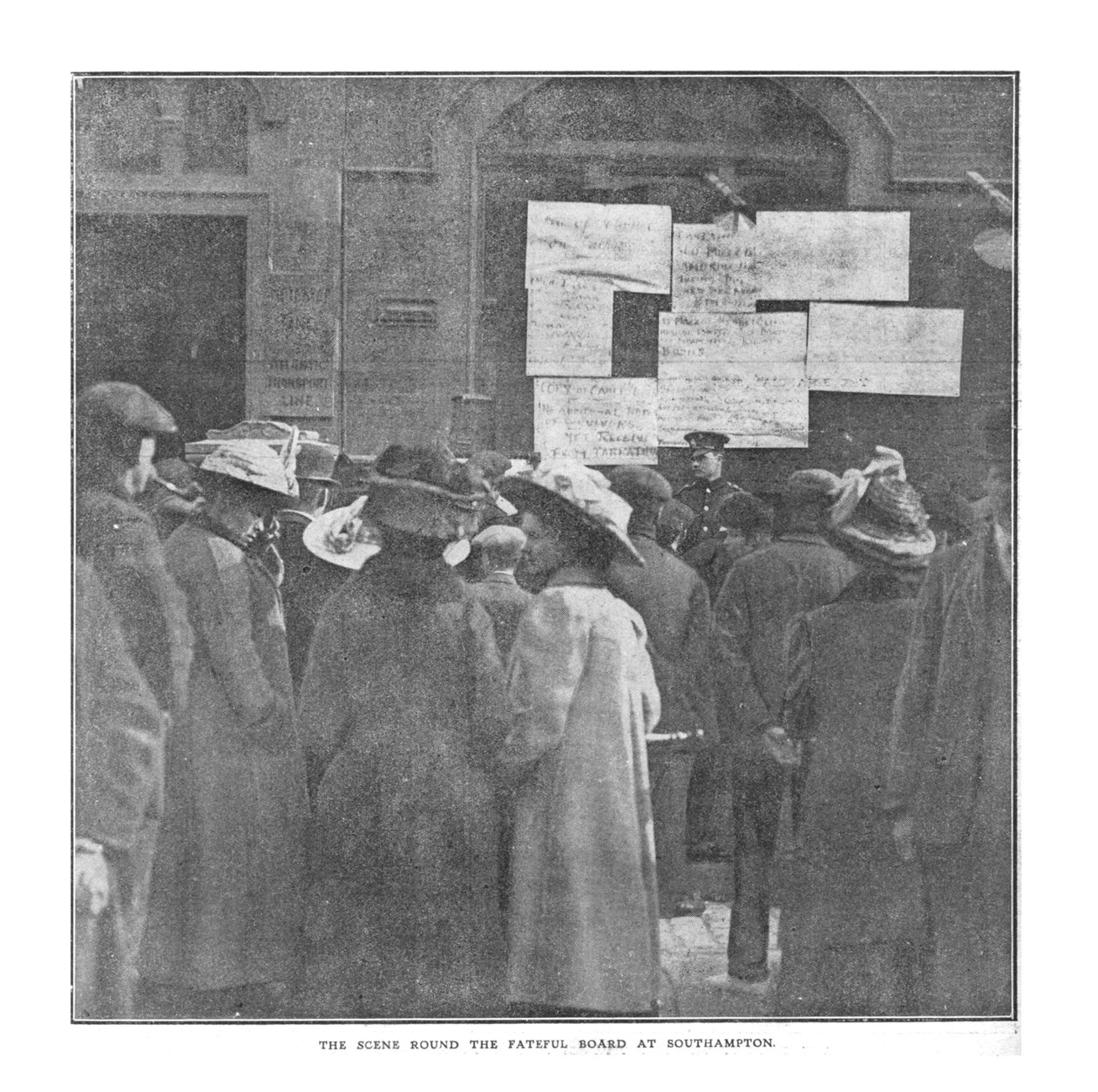 Scene Round the Fateful Board Southamptonissa, 20. huhtikuuta 1912. tekijältä Unbekannt