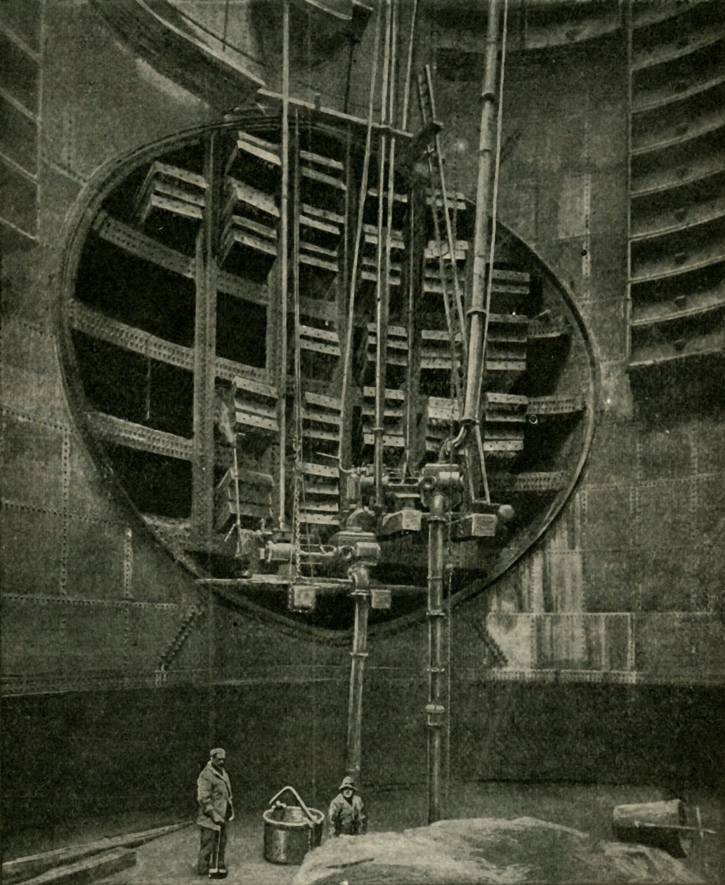Blackwall-tunnelin sisäänkäyntiin johtava kuilu, 1901. tekijältä Unbekannt