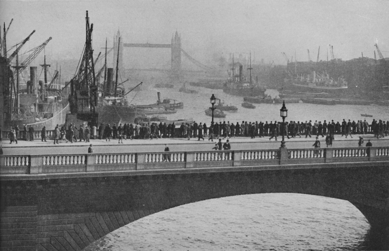 Upper Pool London Bridgestä, yksi Lontoon sataman vilkkaimmista osista, 1936 tekijältä Unbekannt