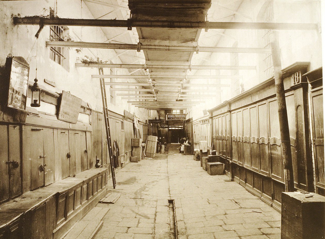 Ylempi kaupparivit Punaisella torilla, Moskovassa, Venäjällä, 1886 tekijältä Unbekannt
