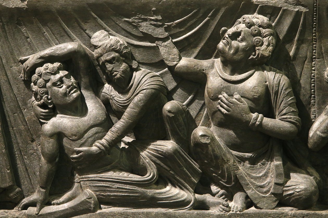 Victoria and Albert Museum. Osa helpotusta Buddhan kuolemasta (parinirvana). 200-400. Kushanin kausi. Liuske. Gandhara / Luoteis-Pakistan. Yhdistynyt kuningaskunta tekijältä Unbekannt