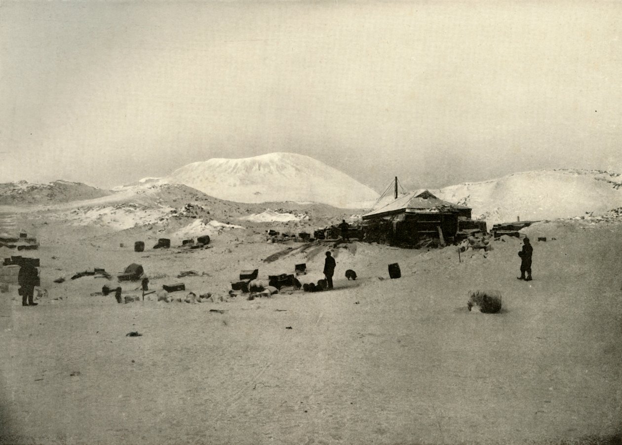 Talvikorttelin. Taustalla Erebus-vuori, c1908, 1909 tekijältä Unbekannt