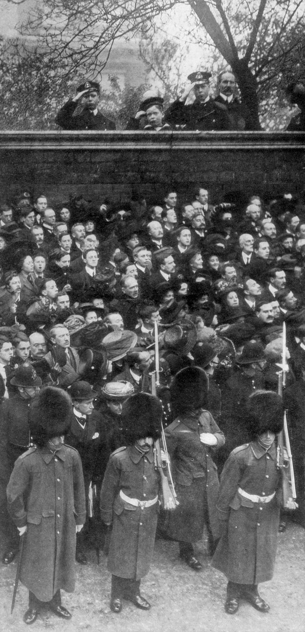 Nuoret prinssit katsomassa julistusta, 1910 tekijältä Unbekannt