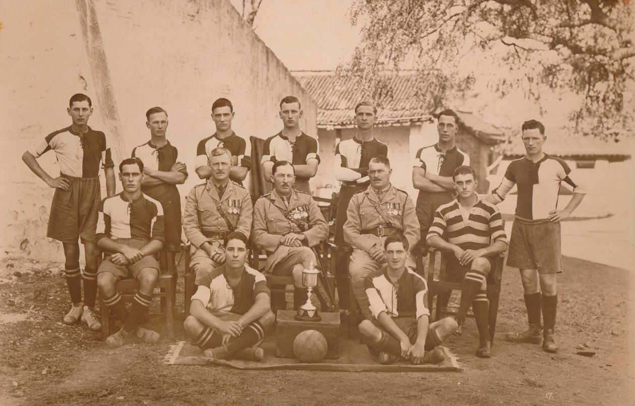 Ensimmäisen pataljoonan Young Soldiers Football Team, Queens Own Royal West Kent -rykmentti. P tekijältä Unbekannt