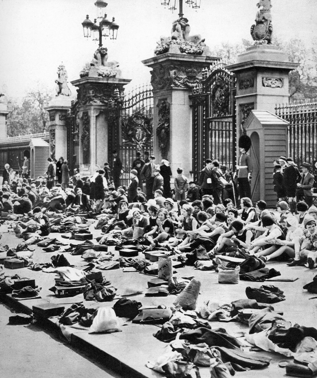 Lasten juhlapäivä, Buckinghamin palatsi, Lontoo, 1935 tekijältä Unbekannt
