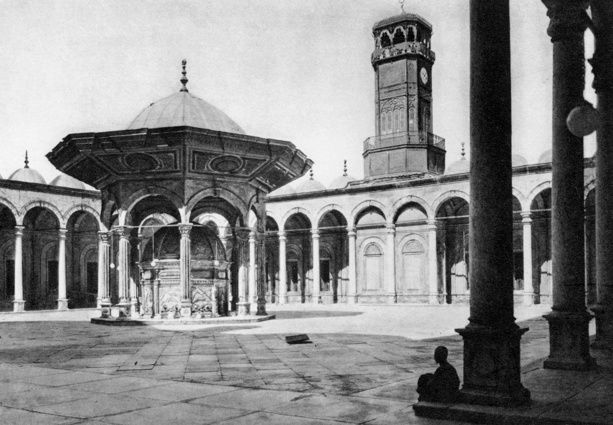 Muhammad Alin moskeijan piha Saladinin linnoituksella, Kairossa, Egyptissä, 1920-luku tekijältä Unbekannt