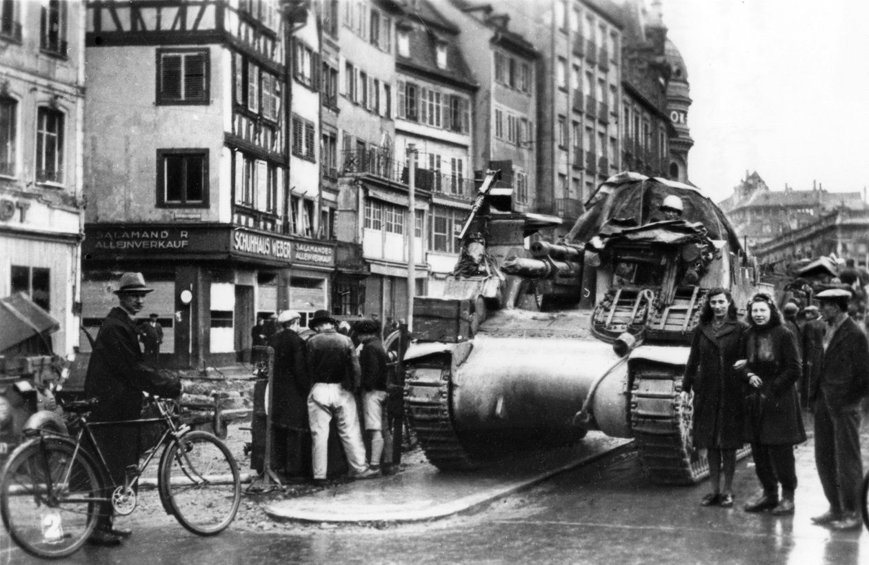 Ensimmäiset liittoutuneiden panssarit saapuvat Strasbourgiin, Alsace, marraskuussa 1944 tekijältä Unbekannt
