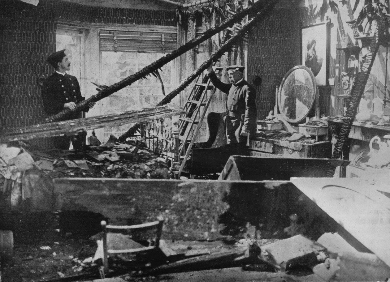 Yhden Southendin haaksirikkoutuneen talon sisätilat, 1915 tekijältä Unbekannt