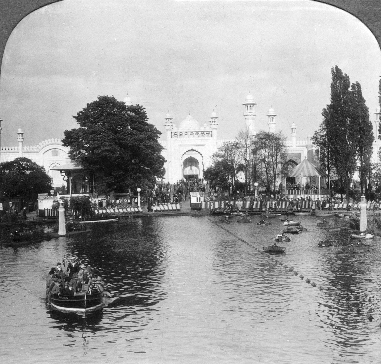 Järvi British Empire -näyttelyssä, Wembley, Lontoo, vuonna 1925 tekijältä Unbekannt