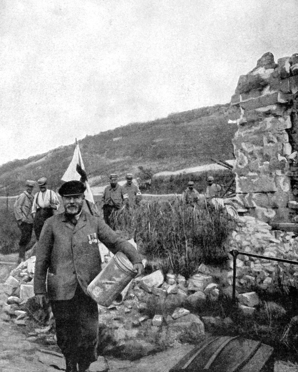 Ablain-Saint-Nazairen pormestari kunnan raunioissa, 1915 tekijältä Unbekannt