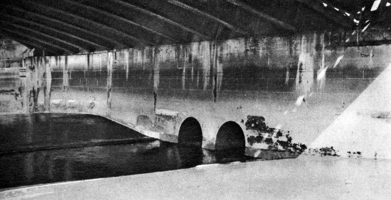 Holebournen suu, josta se löytää Thamesin Fleet Ditchina, Lontoo, 1926-1927 tekijältä Unbekannt
