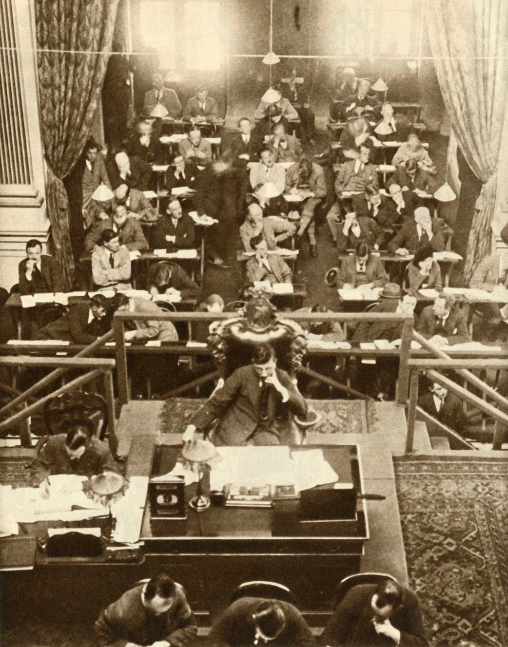 Dail Eireannin eli edustajainhuoneen avajaiset Dublinissa, Irlannissa, 9. syyskuuta 1922, 1935. tekijältä Unbekannt