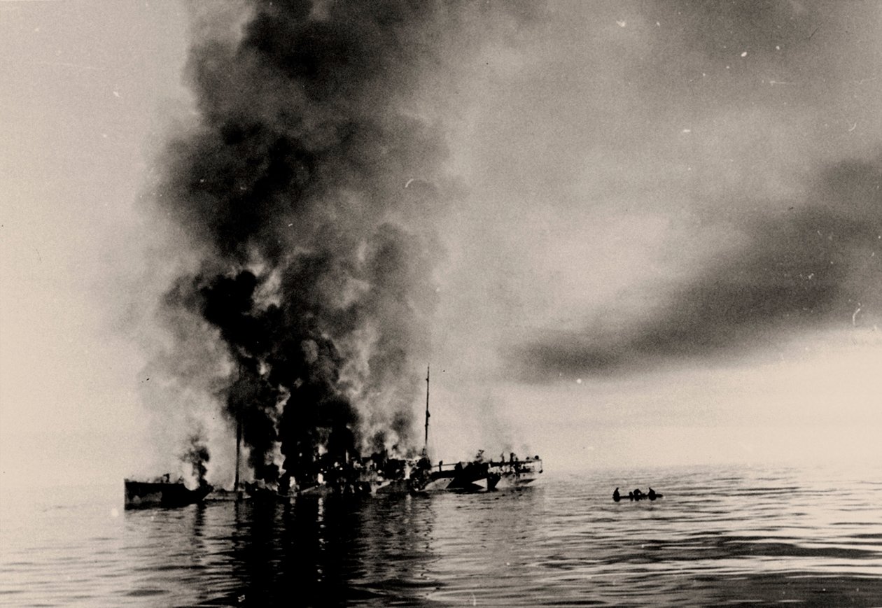 Saksalaisen risteilijän Admiral Scheerin jäänmurtaja Alexander Sibiryakovin uppoaminen 25. elokuuta 1942. tekijältä Unbekannt