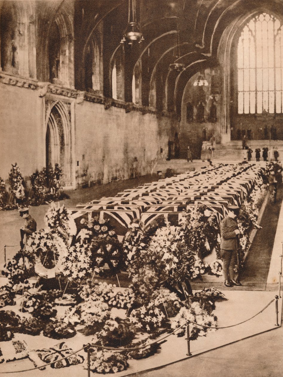 R101-ilmalaivan katastrofin uhrit makaavat osavaltiossa Westminster Hallissa Lontoossa, 1930 1935 tekijältä Unbekannt