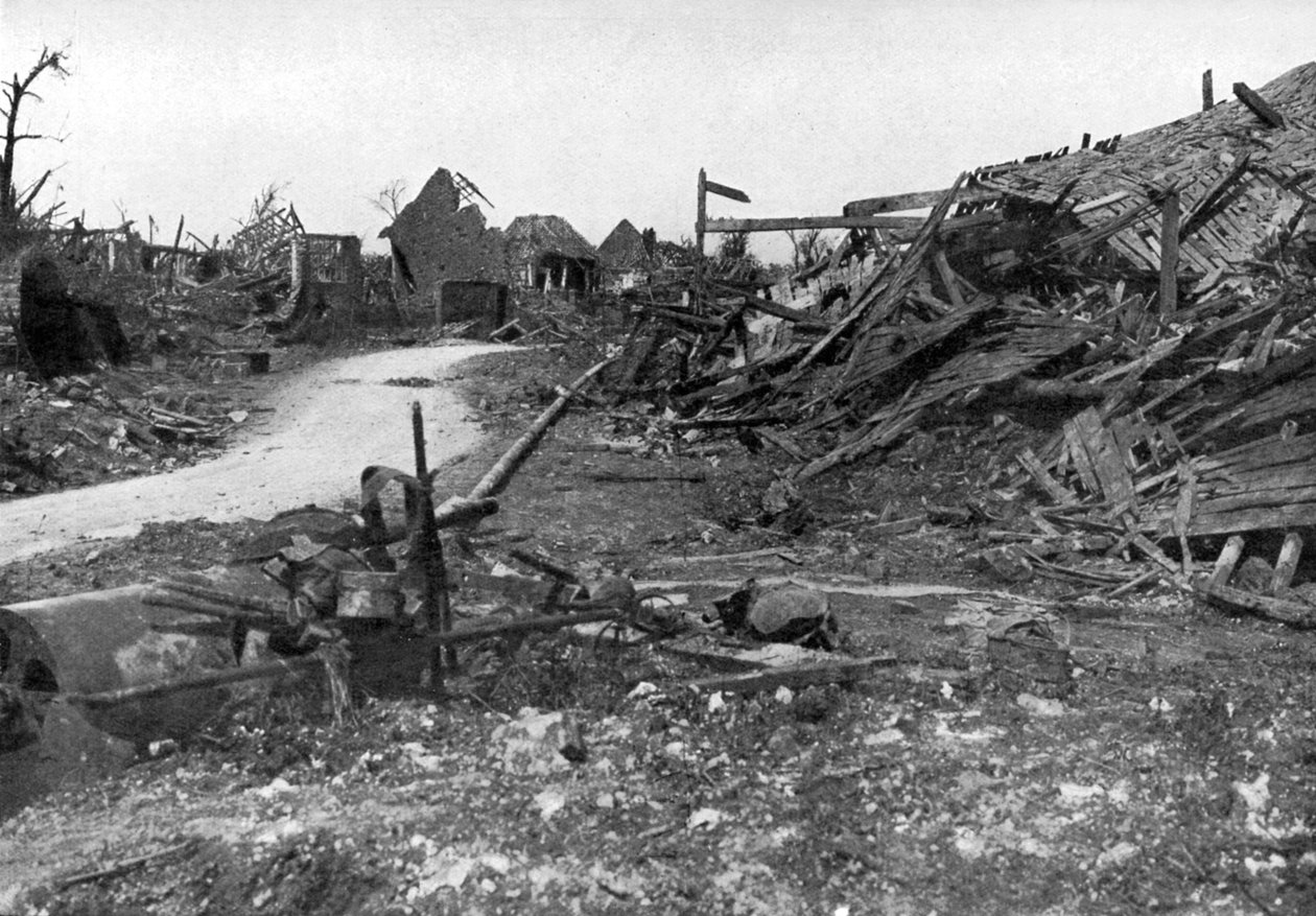 Mametzin kylä heinäkuun pommituksen jälkeen, Sommen taistelu, 1916, c1920 tekijältä Unbekannt