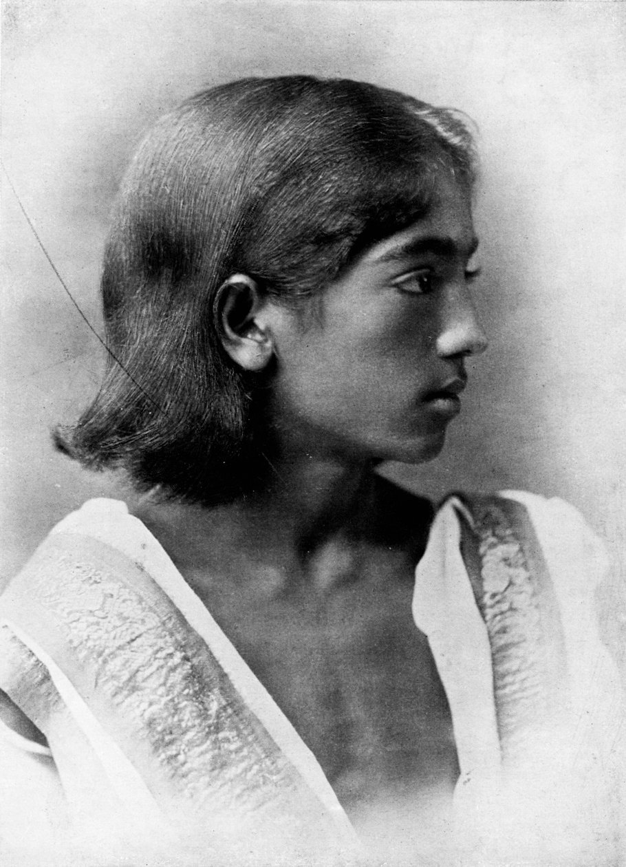Tämä on valokuva J. Krishnamurtista, vuodelta 1911, 1911 tekijältä Unbekannt