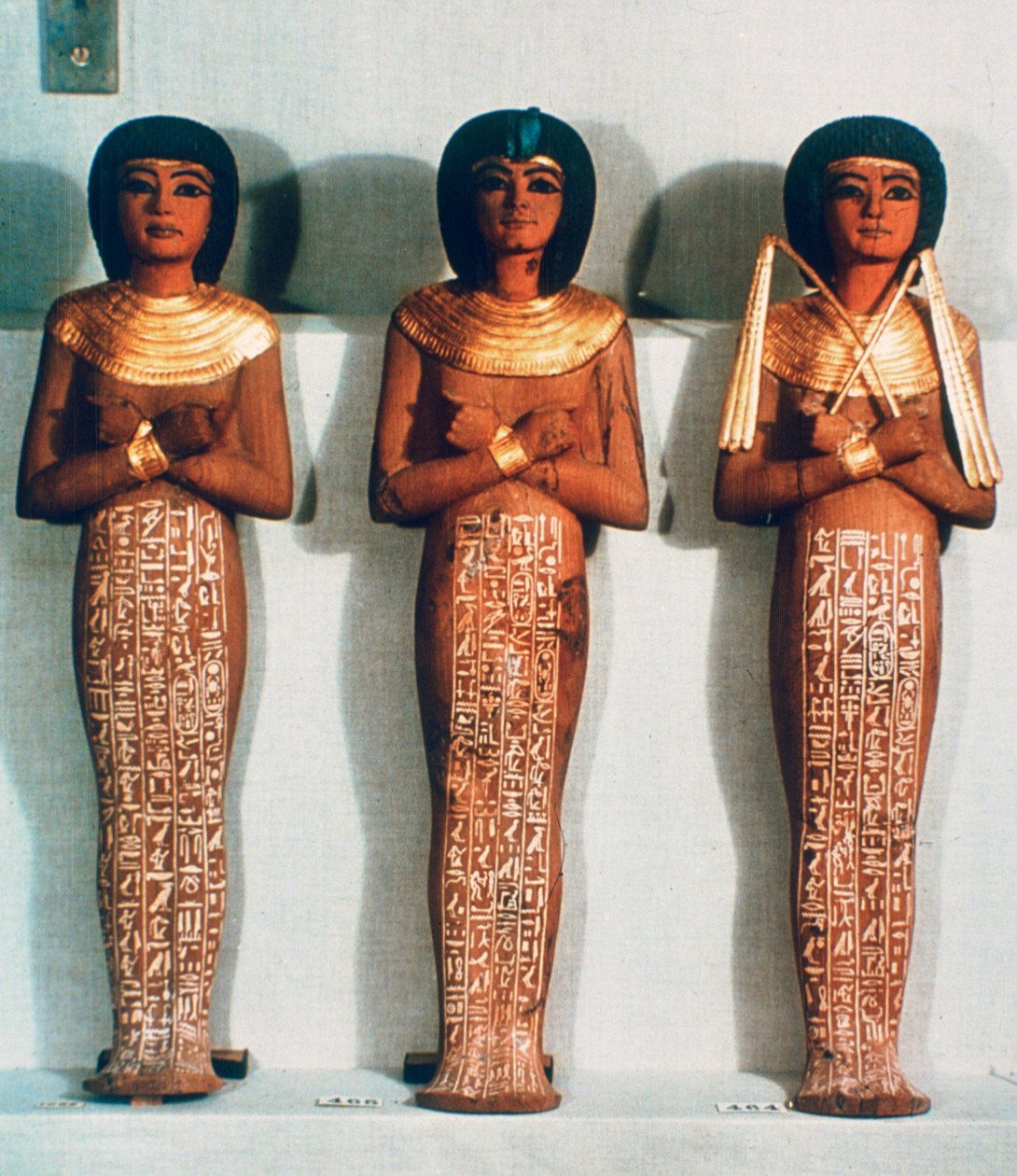 Kolme Shabtia tai palvelijahahmoa, Tutankhamonin hautausobjekti, 18. dynastia tekijältä Unbekannt