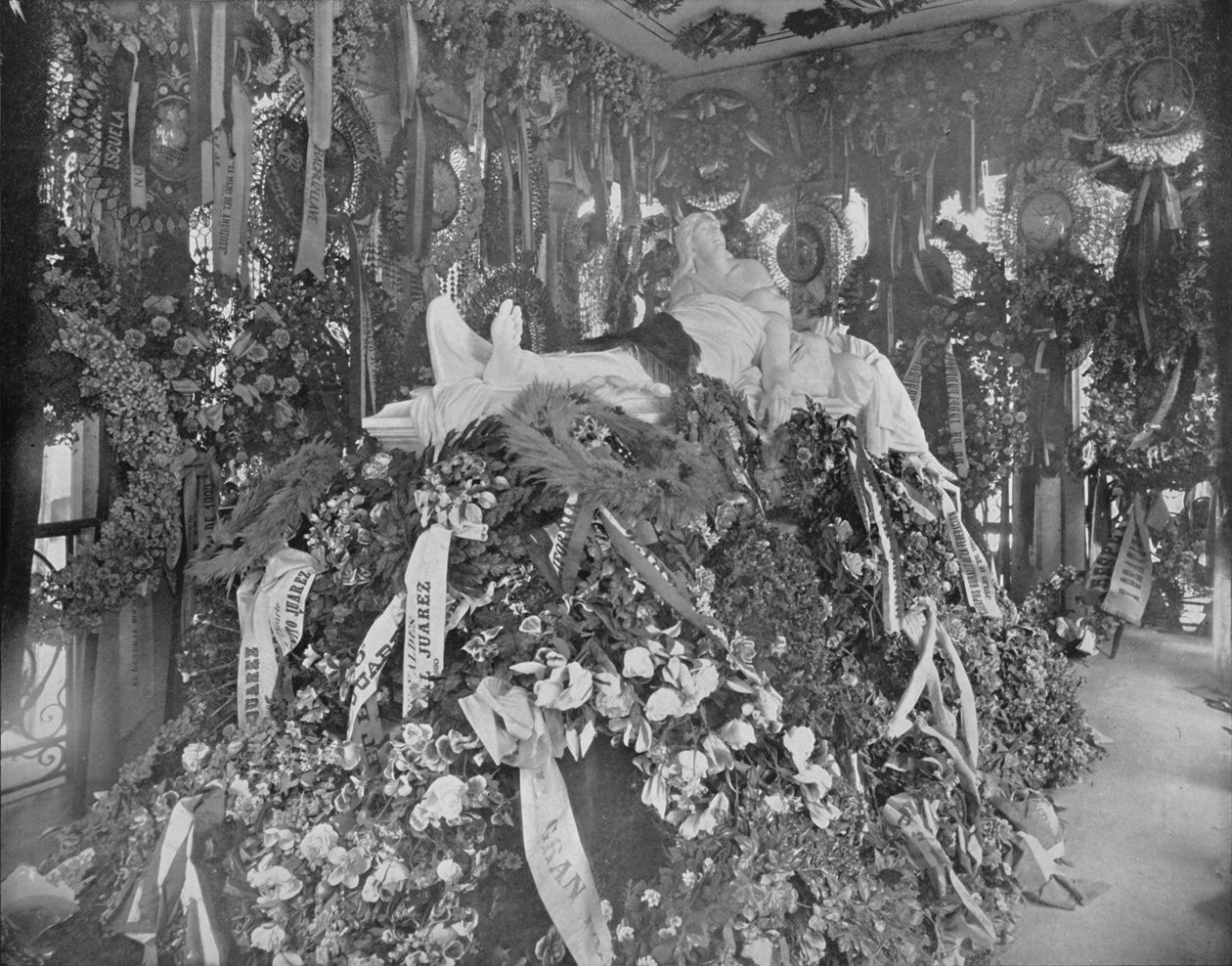 Juarezin hauta, San Fernandon hautausmaa, Meksiko, n. 1897. tekijältä Unbekannt