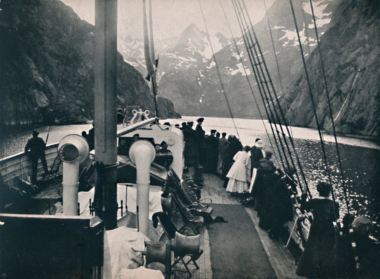 Turistihöyrylaiva Trold Fjordissa, 1914. tekijältä Unbekannt
