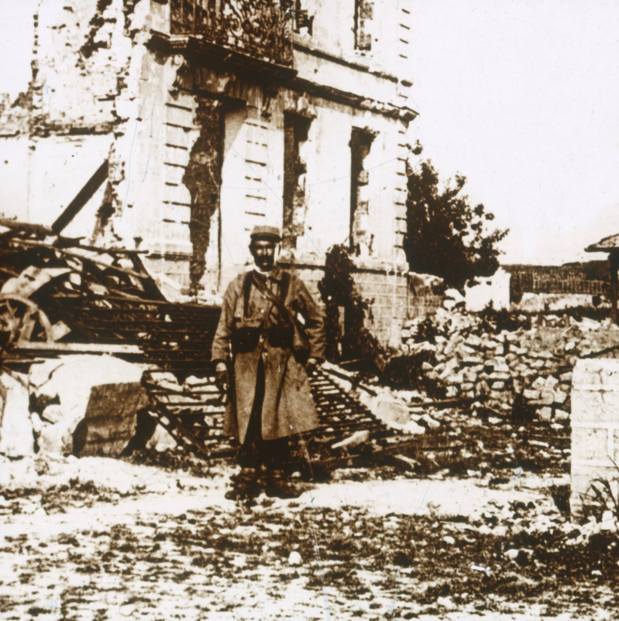 Kaupungintalo Ablain-Saint-Nazairessa, Pohjois-Ranskassa, c1914-c1918 tekijältä Unbekannt